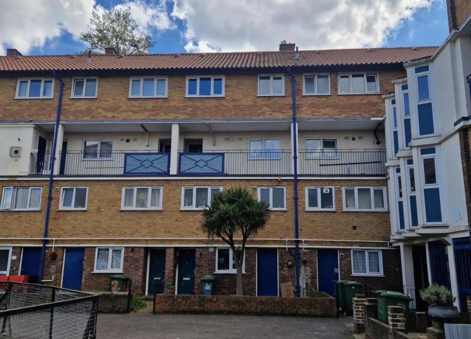 2 Bed-Sleeps5-Free Parking-10 Min Walk Underground location